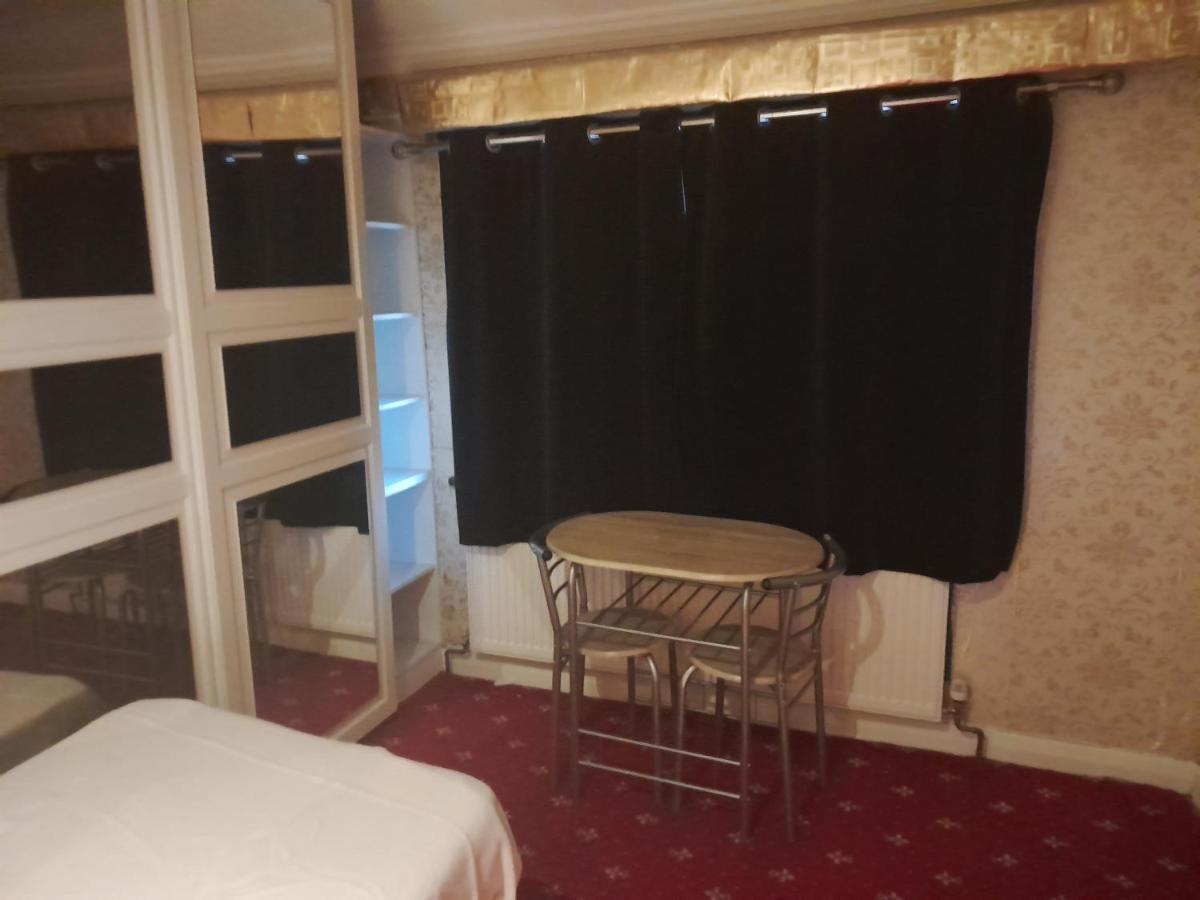 Ferienwohnung Lovely 1-Bed Studio In London Exterior foto
